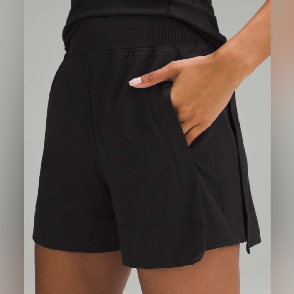 NWT Lululemon Stretch Woven Relaxed-Fit High-Rise Short 4" Black